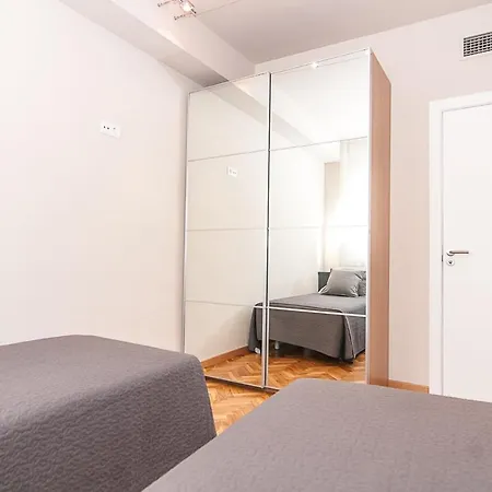 Weflating Diagonal Apartment